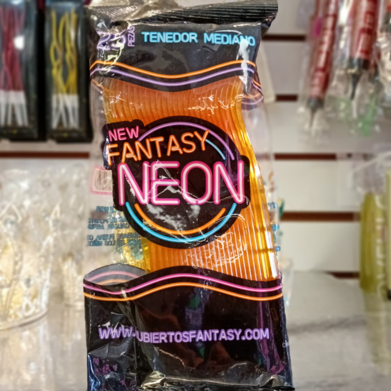 TENEDOR MEDIANO NARANJA NEON PLASTICO 25 PIEZAS